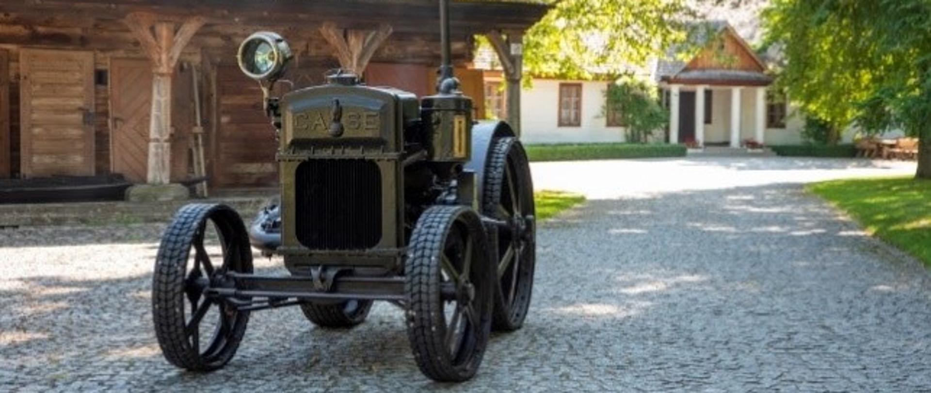 Jeden z najstarszych ciągników wzbogacił zbiory Muzeum Rolnictwa, fot. Muzeum Rolnictwa im. ks. Krzysztofa Kluka w Ciechanowcu
