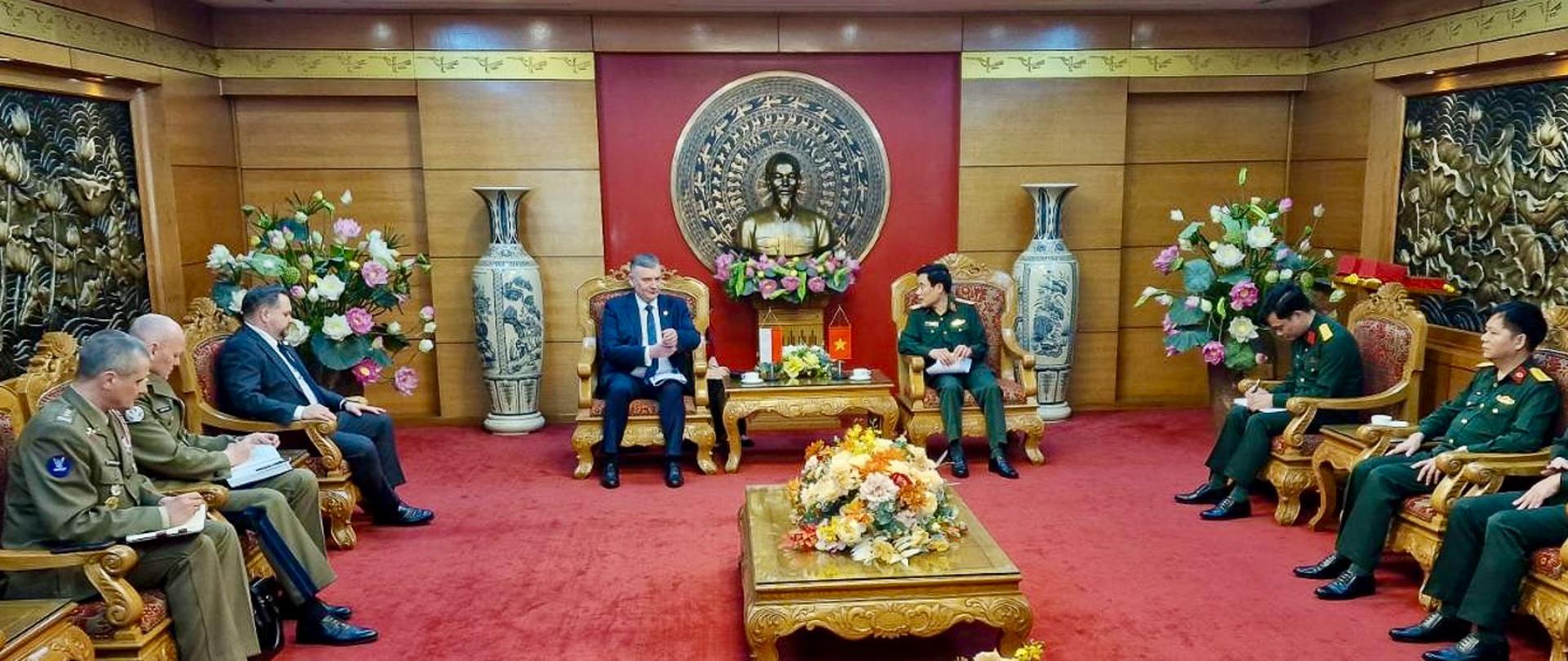 25 marca 2025 r., Wiceminister obrony narodowej Paweł Bejda kontynuuje swoją wizytę w Wietnamie, odbywając szereg spotkań w stolicy kraju. 