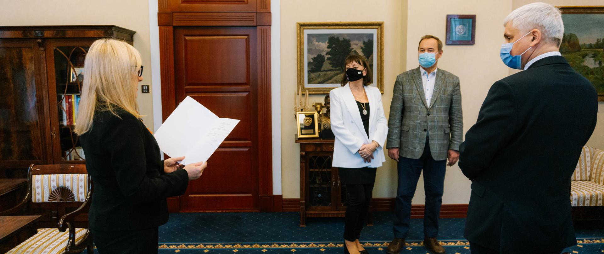 Wręczenie Złotego Krzyża Zasługi Alinie Drozińskiej