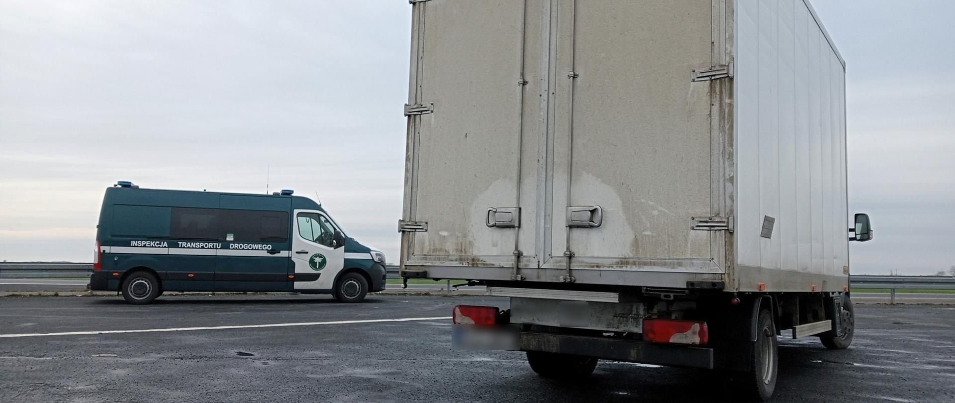Za umieszczanie ładunku powodującego przekroczenie dopuszczalnej masy całkowitej pojazdu czterech kierowców zostało ukaranych przez inspektorów mandatami na łączną kwotę 1.700 zł
