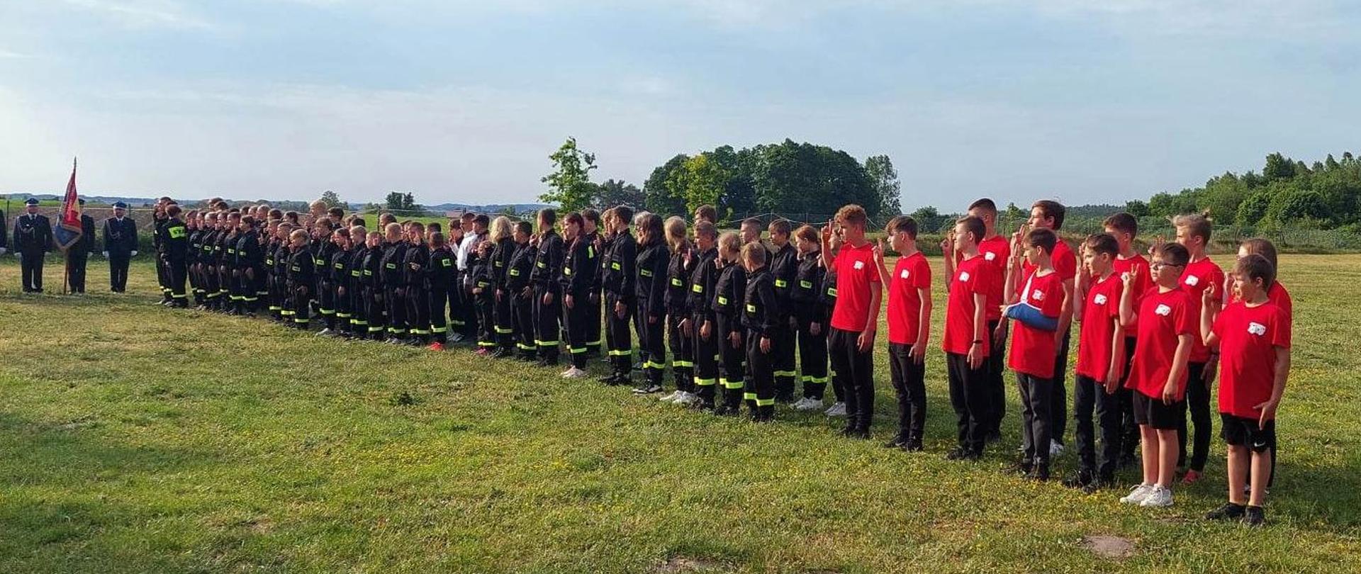 Członkowie MDP w trakcie składania ślubowania.