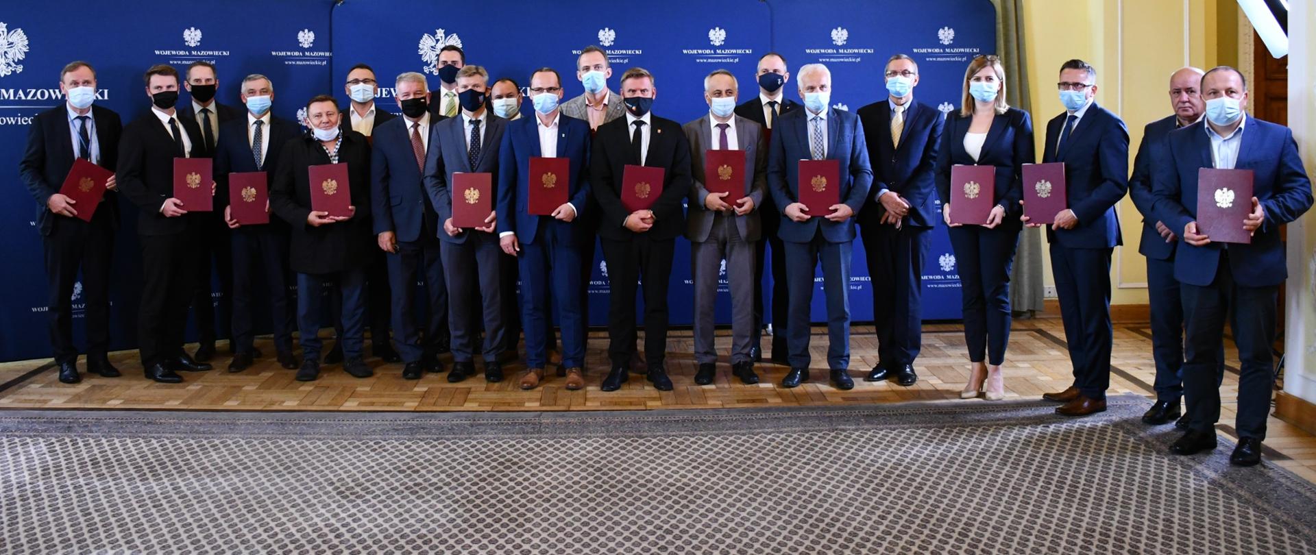 Podpisanie umów w ramach Rządowego Funduszu Rozwoju Dróg oraz programu Maluch Plus z mazowieckimi samorządami