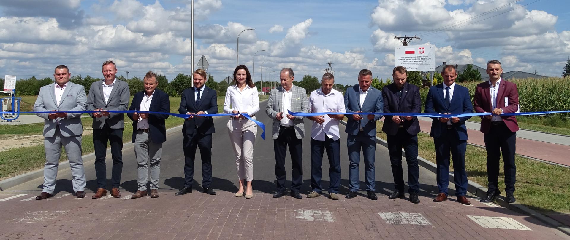 Otwarcie drogi w Sierpcu. W uroczystości wzięli udział Kierownik Delegatury Mazowieckiego Urzędu Wojewódzkiego w Płocku Marlena Mazurska, Posłowie na Sejm RP: Jacek Ozdoba, Waldemar Olejniczak oraz przedstawiciele samorządów.