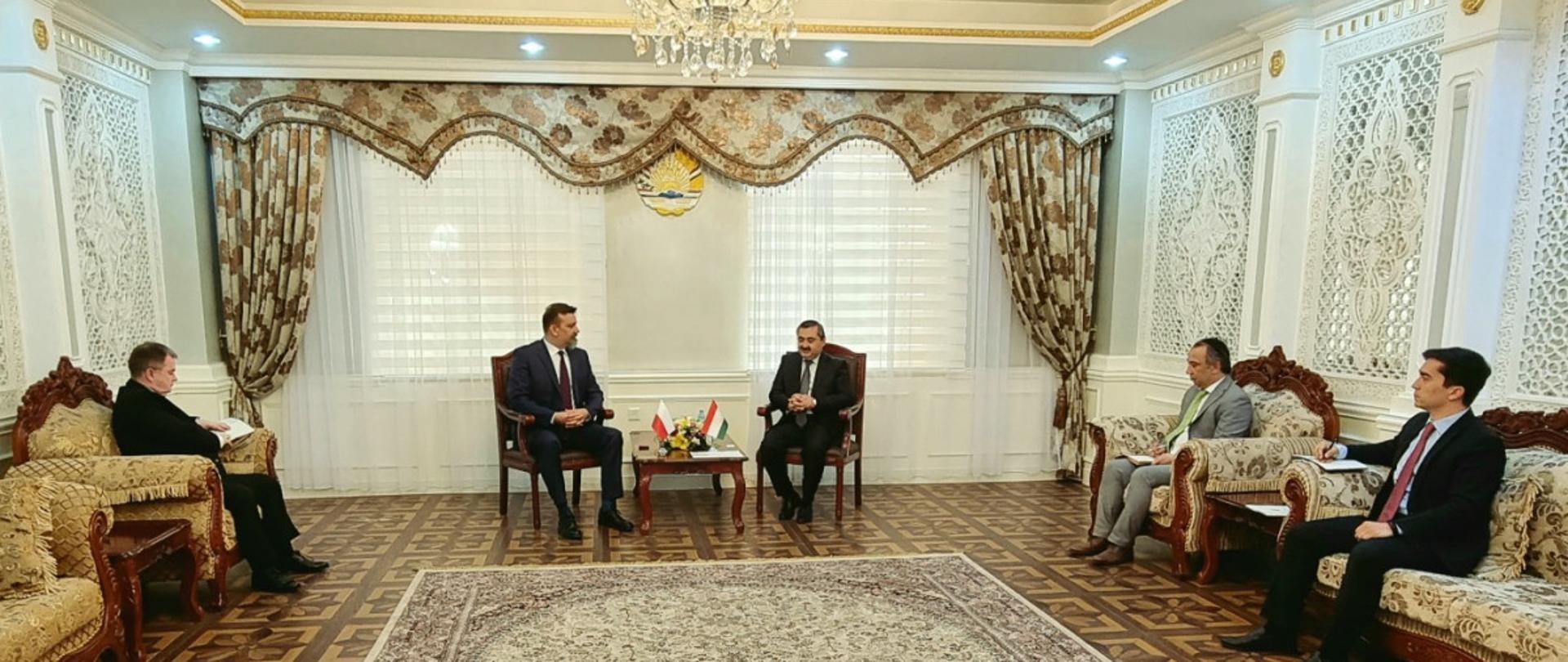 Вручение копий верительных грамот послом Польши в Таджикистаие господином Радославом Груком