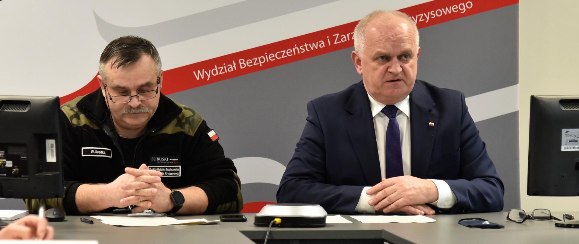 Wojewoda z dyrektorem BZK w czasie posiedzenia 