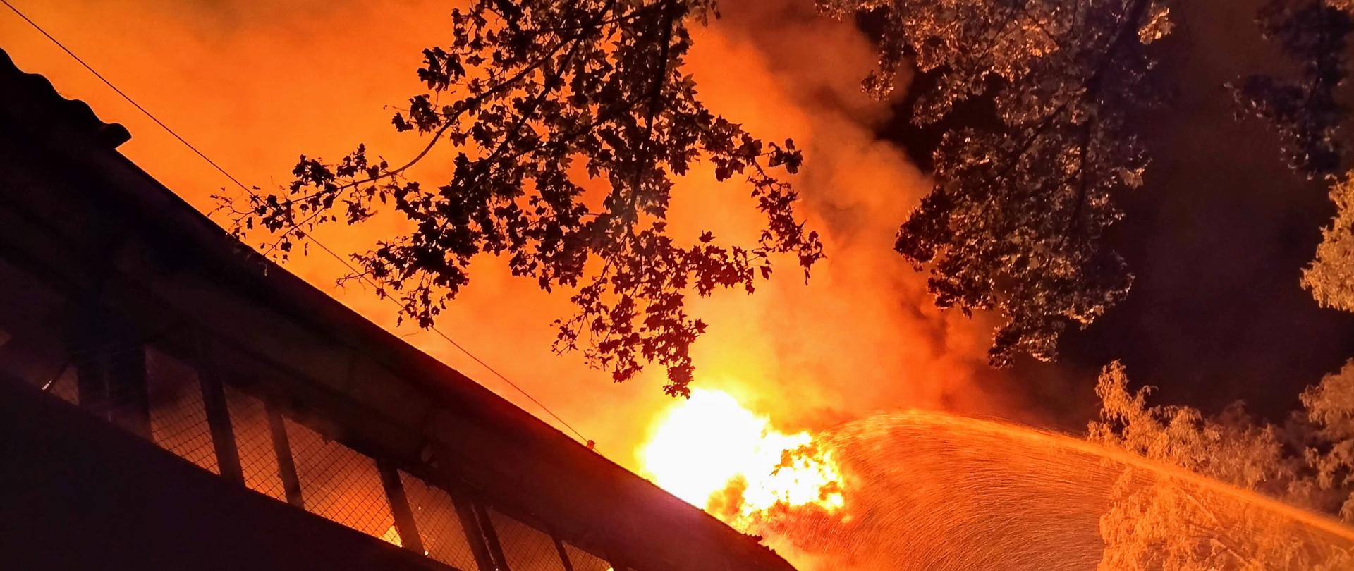 Pożar magazynu odpadów niebezpiecznych w Zielonej Górze.