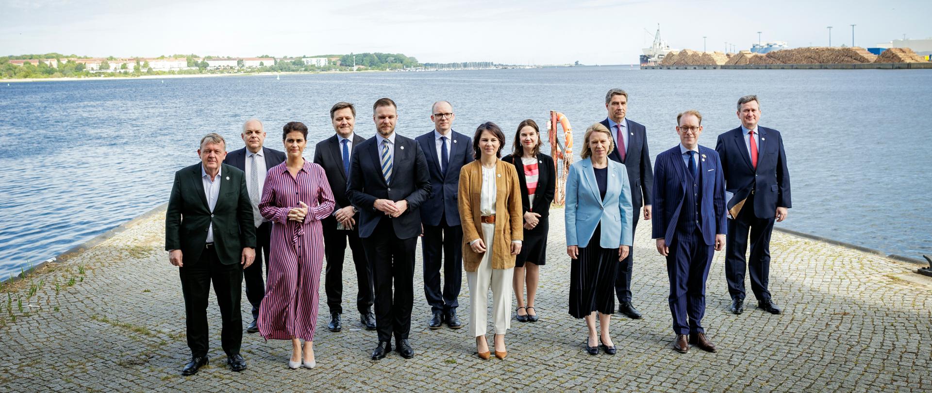 Die Aussenministerinnen und Aussenminister des Ostseerates erscheinen zu einem Familienfoto in Wismar, 02.06.2023.