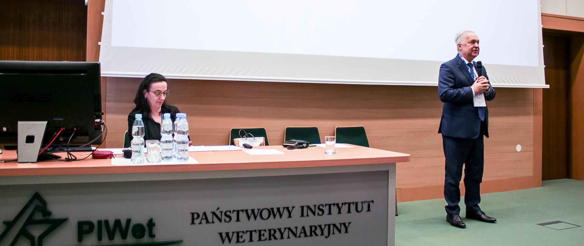 Sekretarz stanu Jacek Czerniak podczas konferencji (fot. Instytut Ogrodnictwa-PIB)