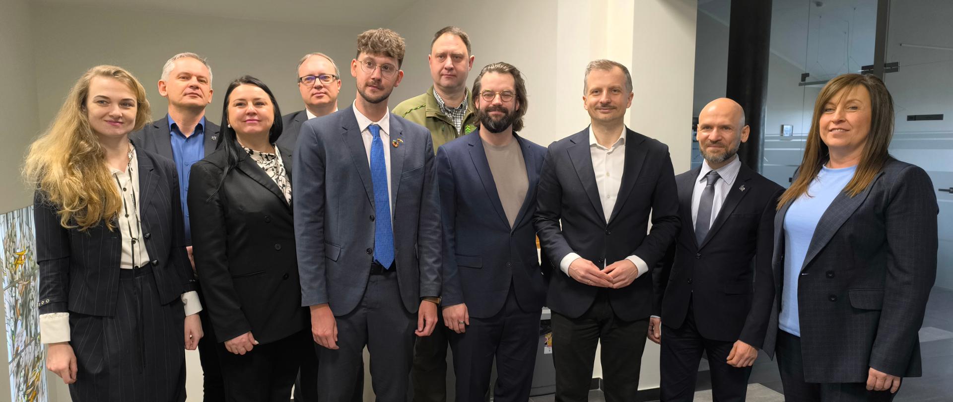 Uczestnicy polskiej delegacji pod przewodnictwem wiceministra klimatu i środowiska Mikołaja Dorożały podczas wizyty na Litwie.