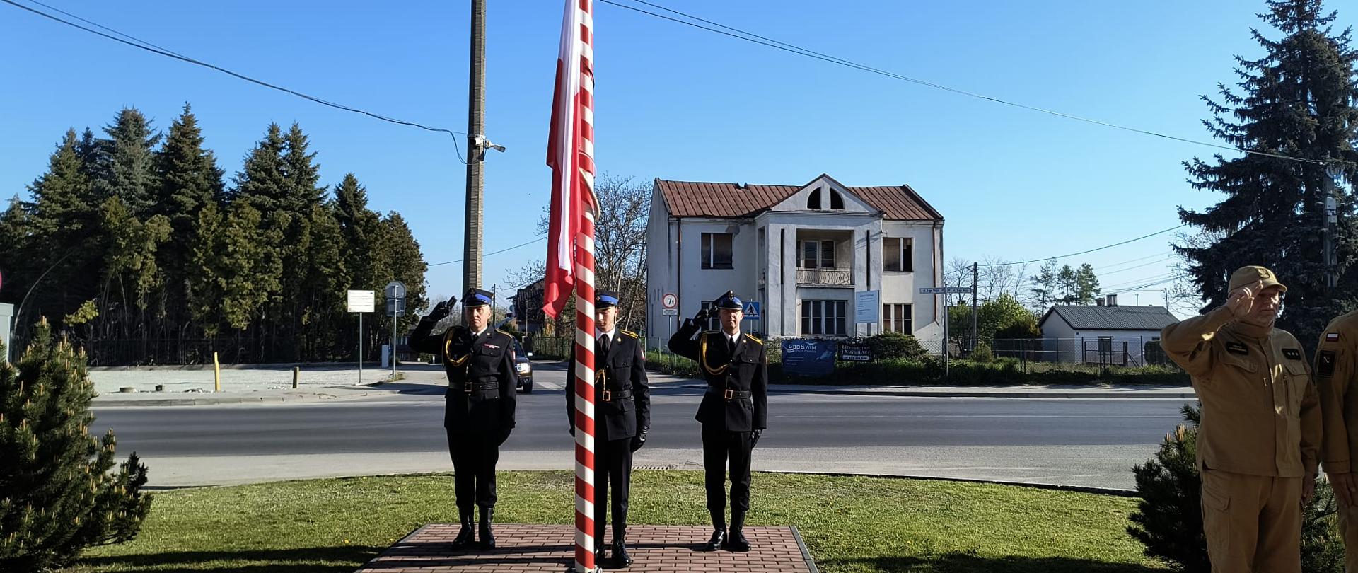 Wciągnięcie flagi na maszt