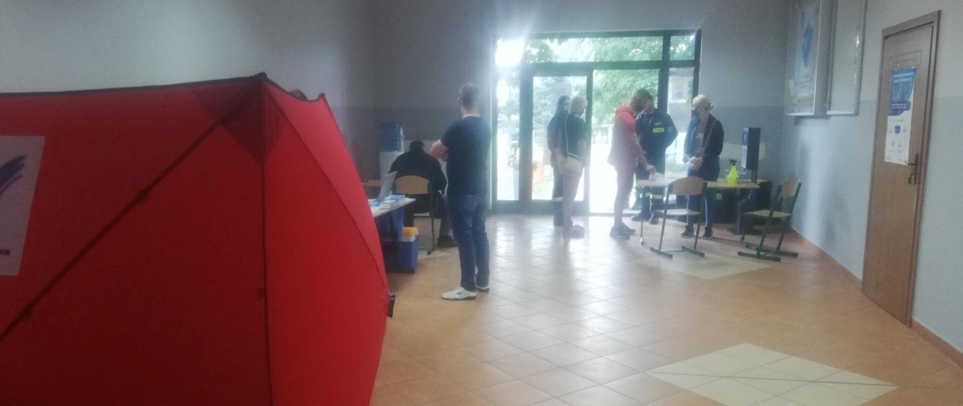 Jednostka OSP Kostrzyn w Tymczasowym Punkcie Szczepień w Siekierkach Wielkich