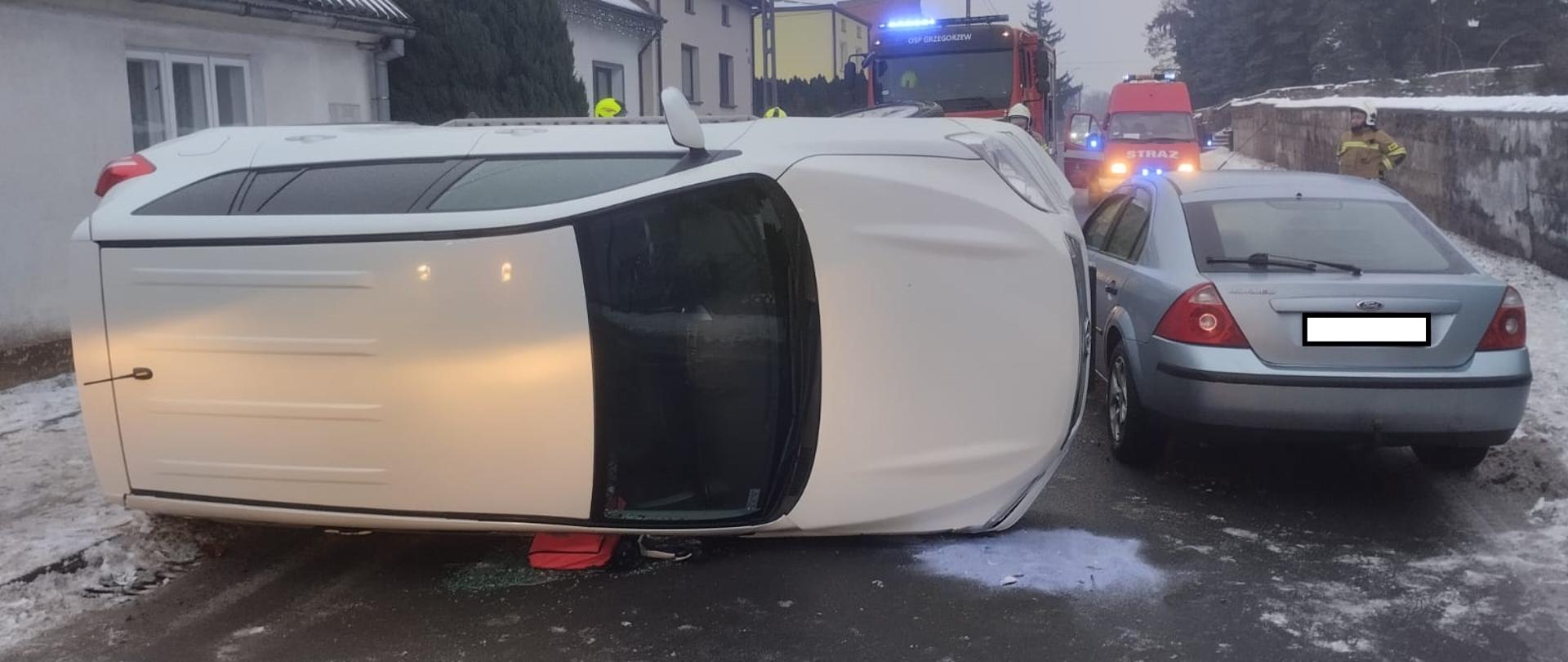 WYPADEK DROGOWY W MIEJSCOWOŚCI GRZEGORZEW