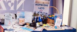 Stoisko promujące bezpieczne wakacje