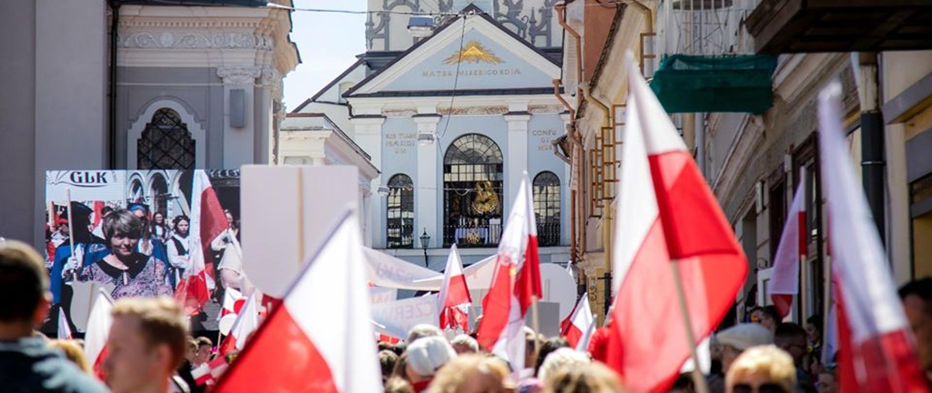 Pochód Polaków ulicami Wilna