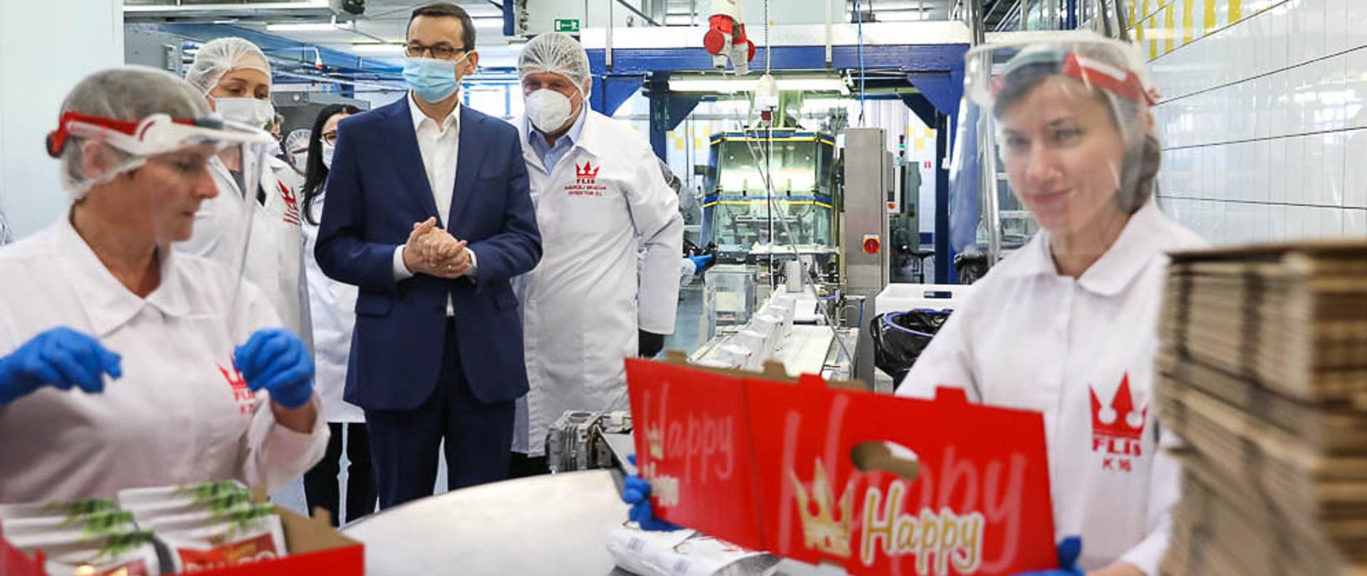 Premier Mateusz Morawiecki podczas wizytacji zakładów "Flis".