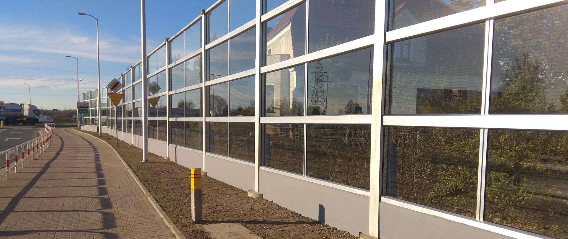 Ekrany akustyczne w ciągu drogi krajowej