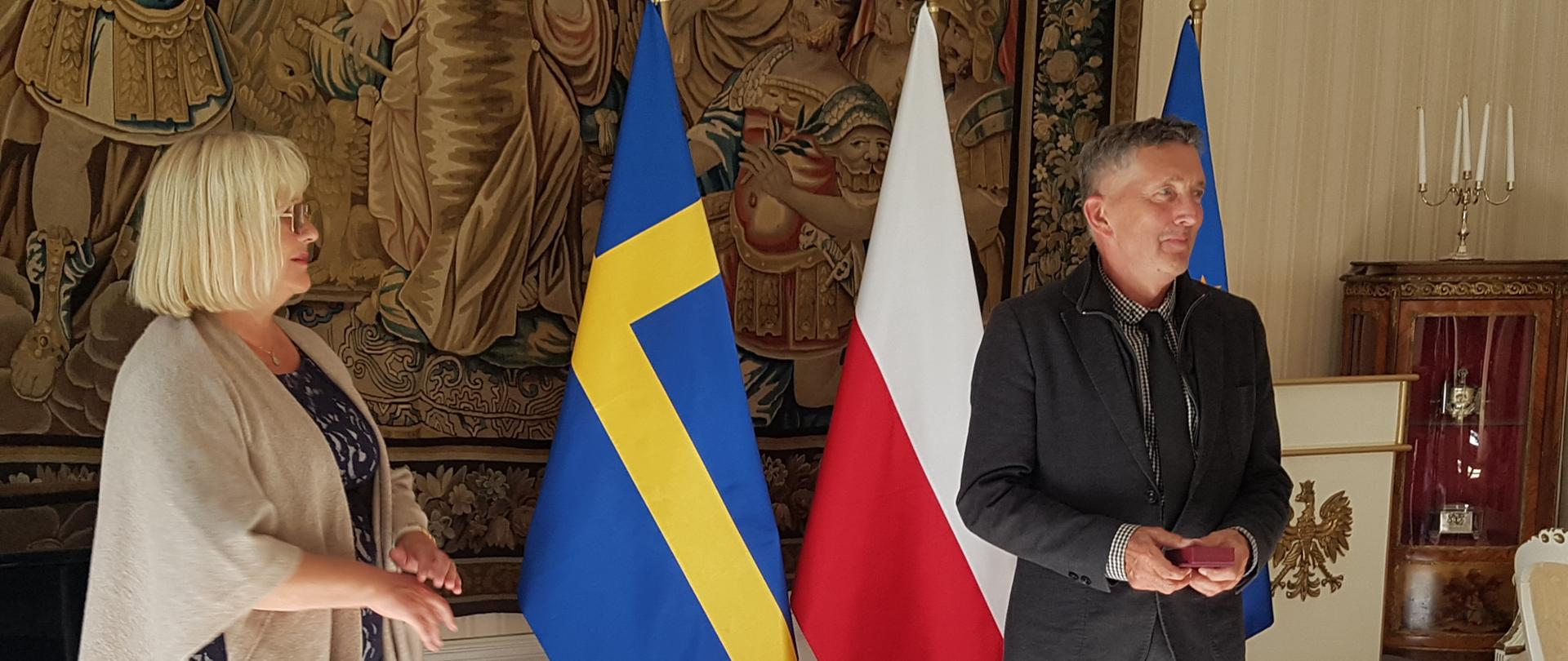 Dekorajca Krzyżem Wolności i Solidarności