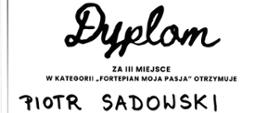 Dyplom z datą 20 czerwca 2026 r. za III miejsce w kategorii „Fortepian moja pasja”, przyznany Piotrowi Sadowskiemu podczas III Międzynarodowego Konkursu Pianistycznego dla Dzieci i Młodzieży. Na dyplomie widnieją podpisy członków jury: prof. Marii Koreckiej-Soszkowskiej, prof. Bronisława Kawali (przewodniczącej jury), prof. Marka Żebrowskiego i prof. Piotra Różańskiego. Organizatorem konkursu była Prywatna Szkoła Muzyczna Nr 1 w Otwocku oraz Muzeum Wnętrz w Otwocku Wielkim.
