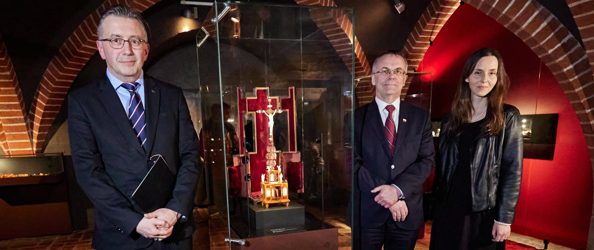 Unikatowy bursztynowy ołtarzyk z XVII w. wzbogacił zbiory Muzeum Zamkowego w Malborku, fot. Piotr Matusewicz_PAP