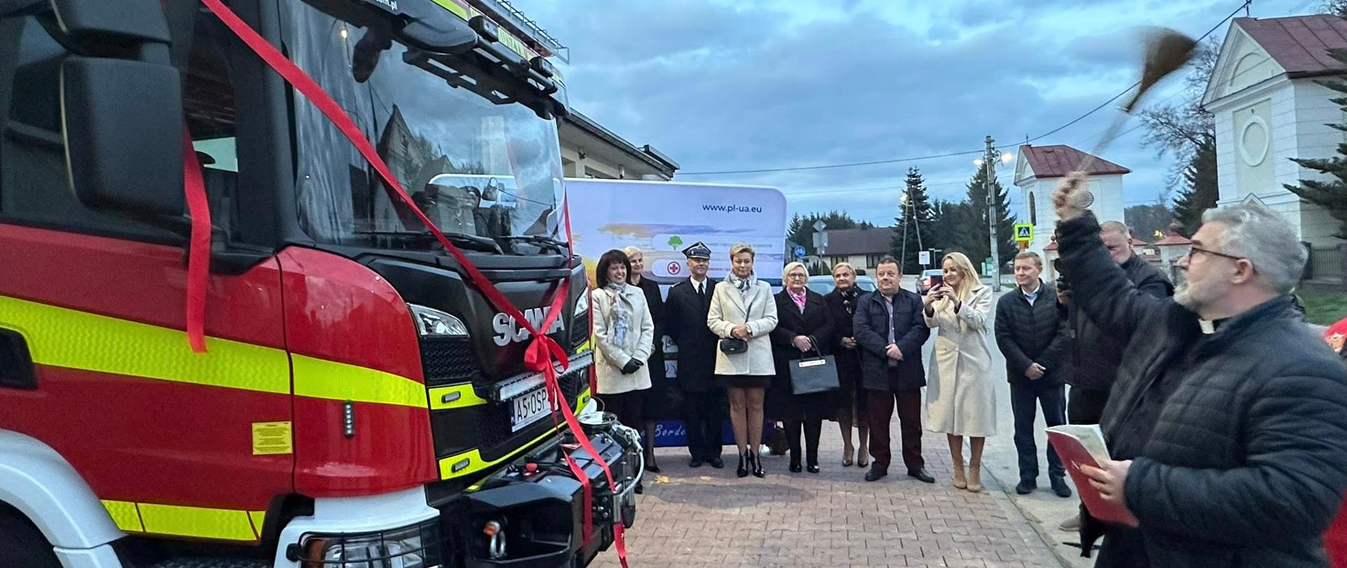 Uroczyste przekazanie samochodu dla OSP Pruszyn 