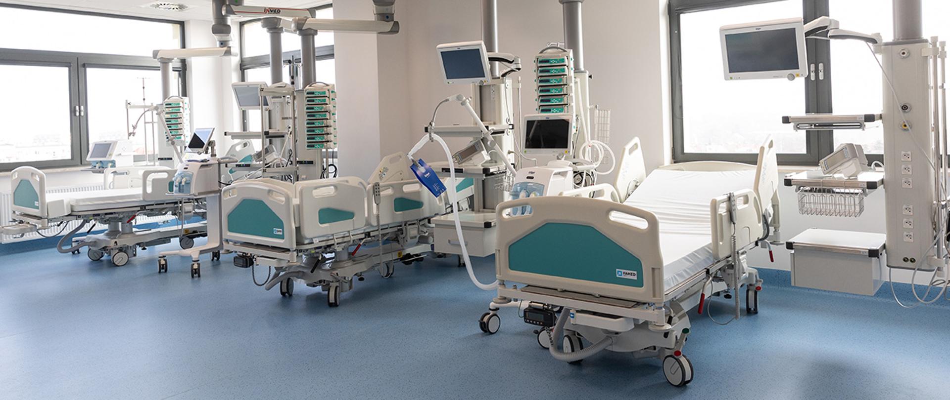 Na zdjęciu: sala szpitalna ze sprzętem medycznym 