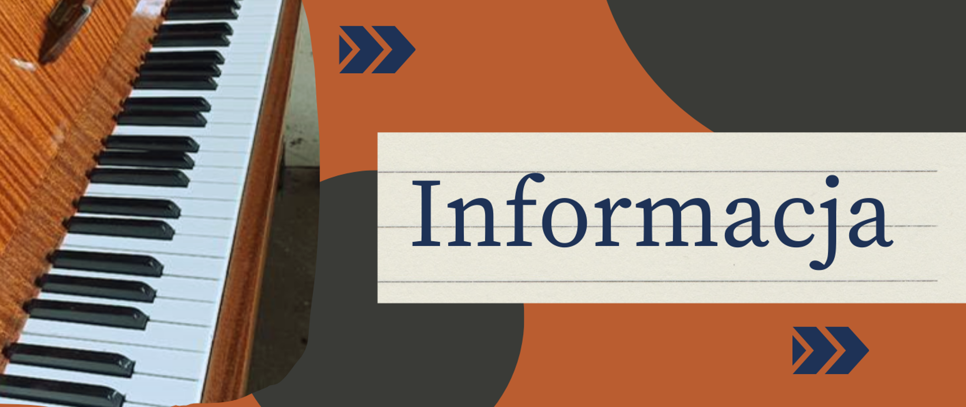Plakat na brązowym tle. W lewym rogu zdjęcie przedstawiające pianino, po prawej stronie grafika przedstawiająca kawałek kartki w szeroką linię - na niej napis Informacja. Na plakacie znajdują się dwie części szarych okręgów oraz dwie granatowe strzałki.