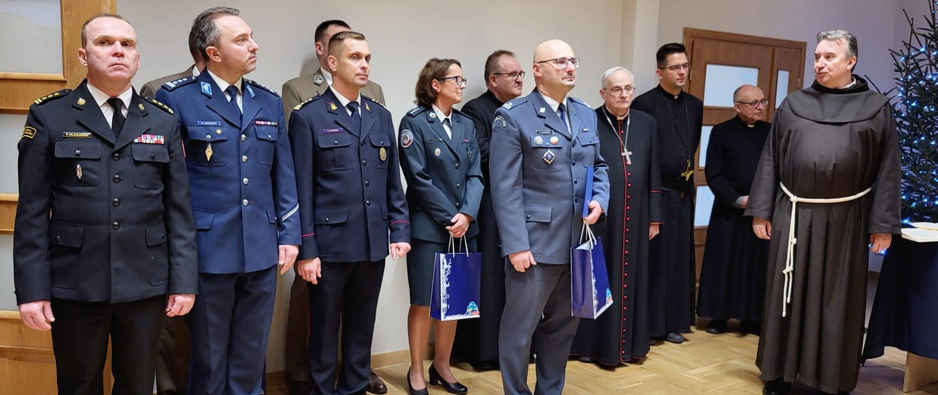 Przedstawiciele iławskich służb mundurowych 