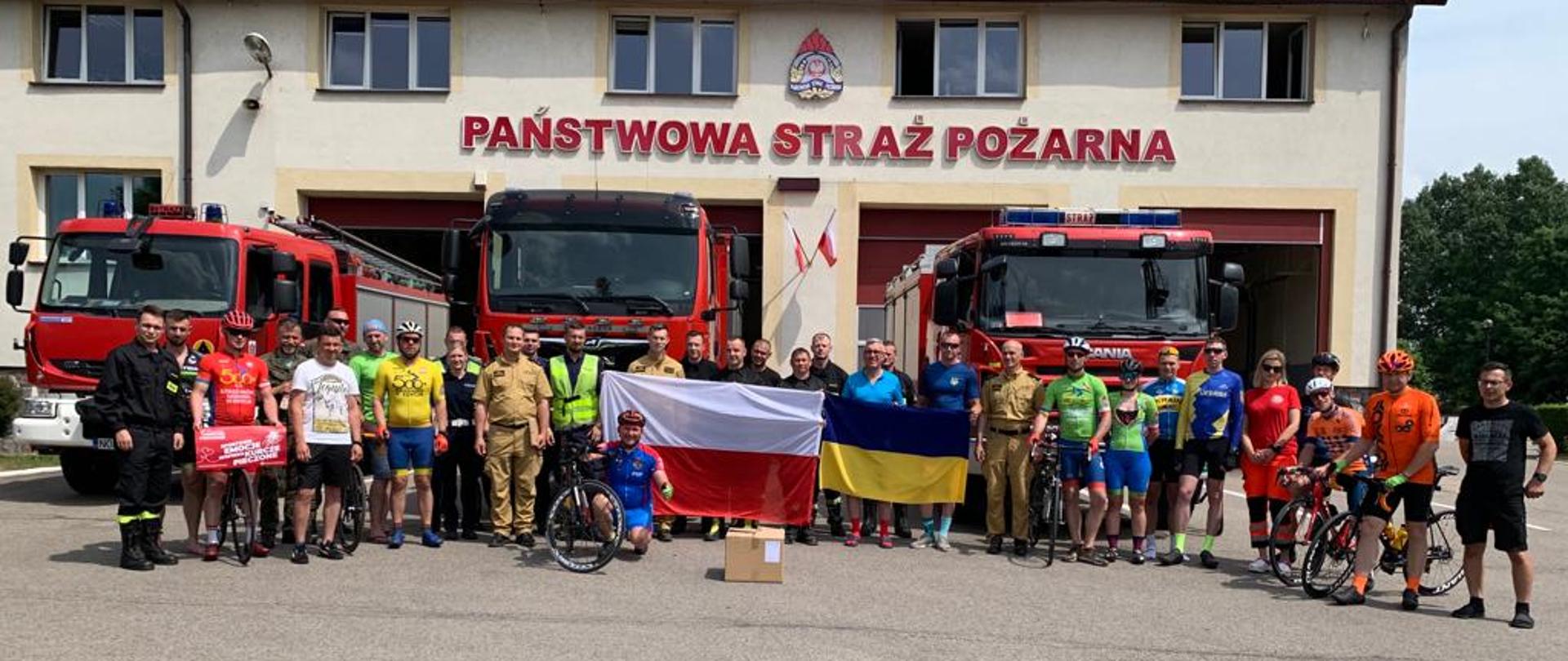 „500 km+ na rowerach” , zdjęcie grupowe uczestników