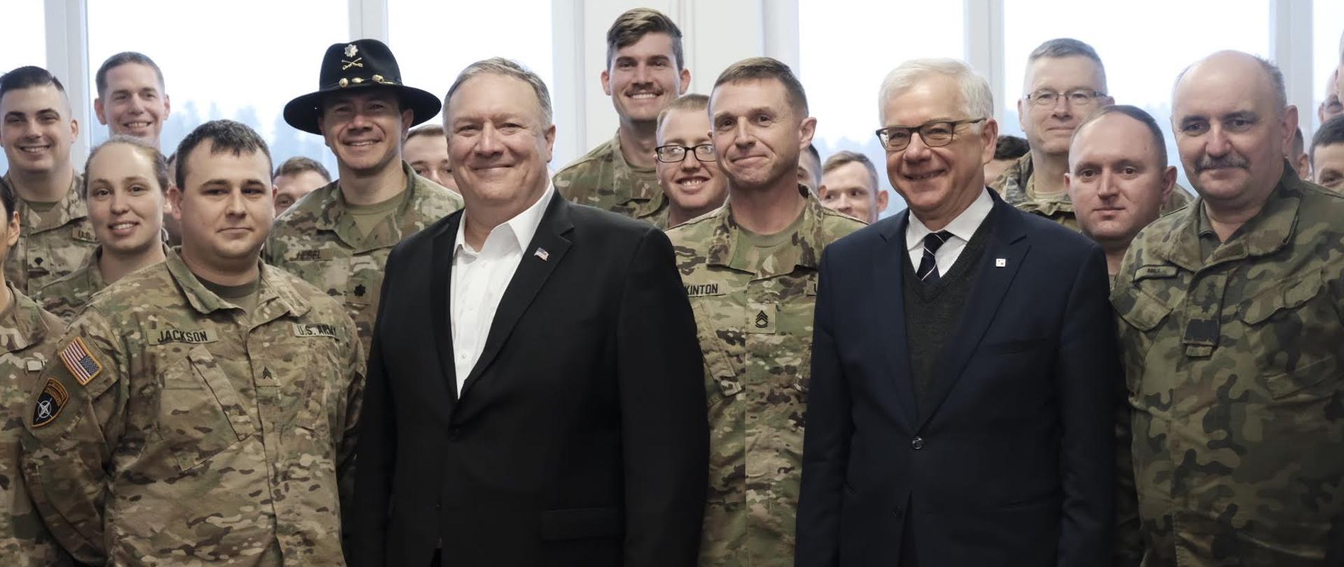 Minister Jacek Czaputowicz podczas wizyty w Bemowie Piskim