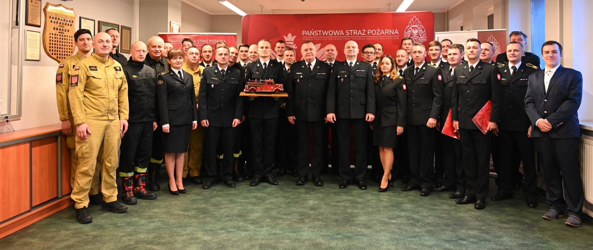 uroczysta zbiórka w dniu 28.11.2025