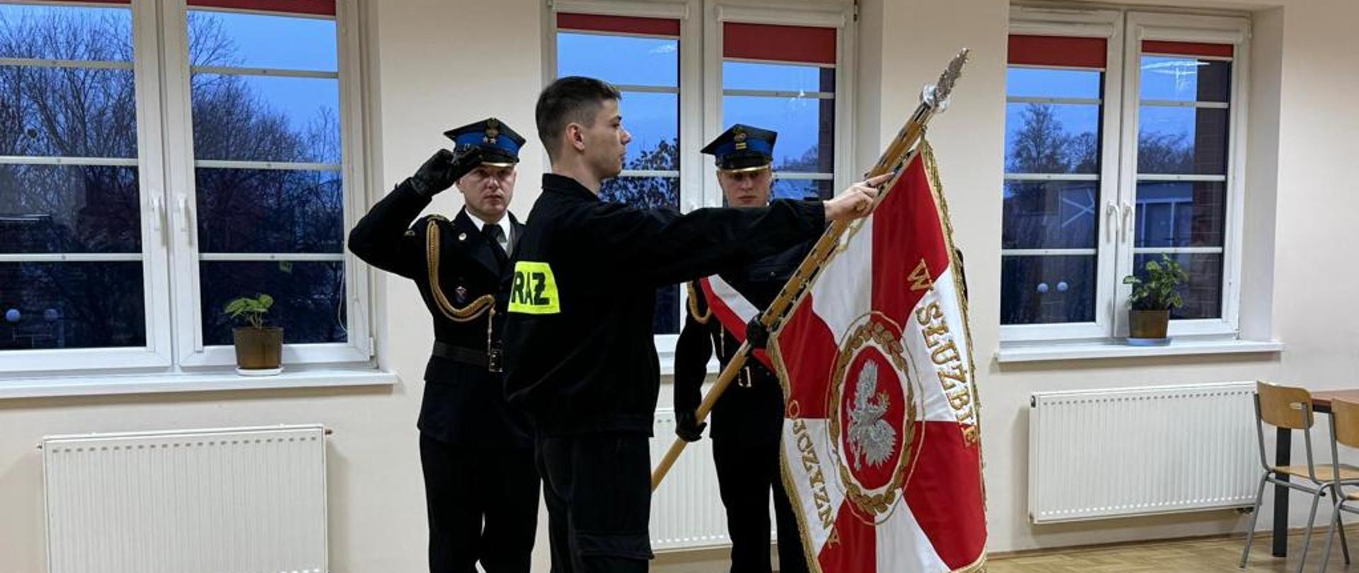 Ślubowanie strażaka.