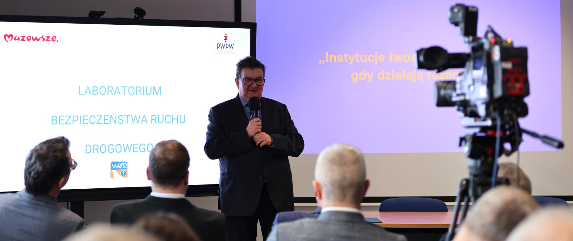 Na zdjęciu widać mężczyznę