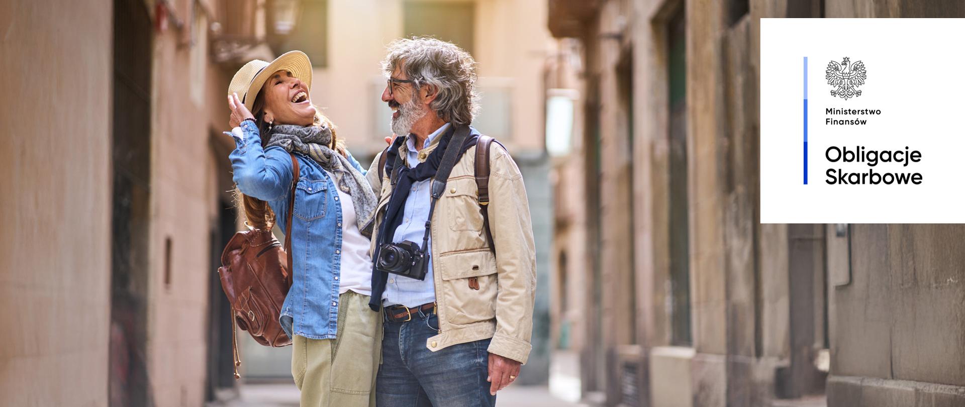 Uśmiechnięta para osób. Ministerstwo Finansów, Obligacje Skarbowe.