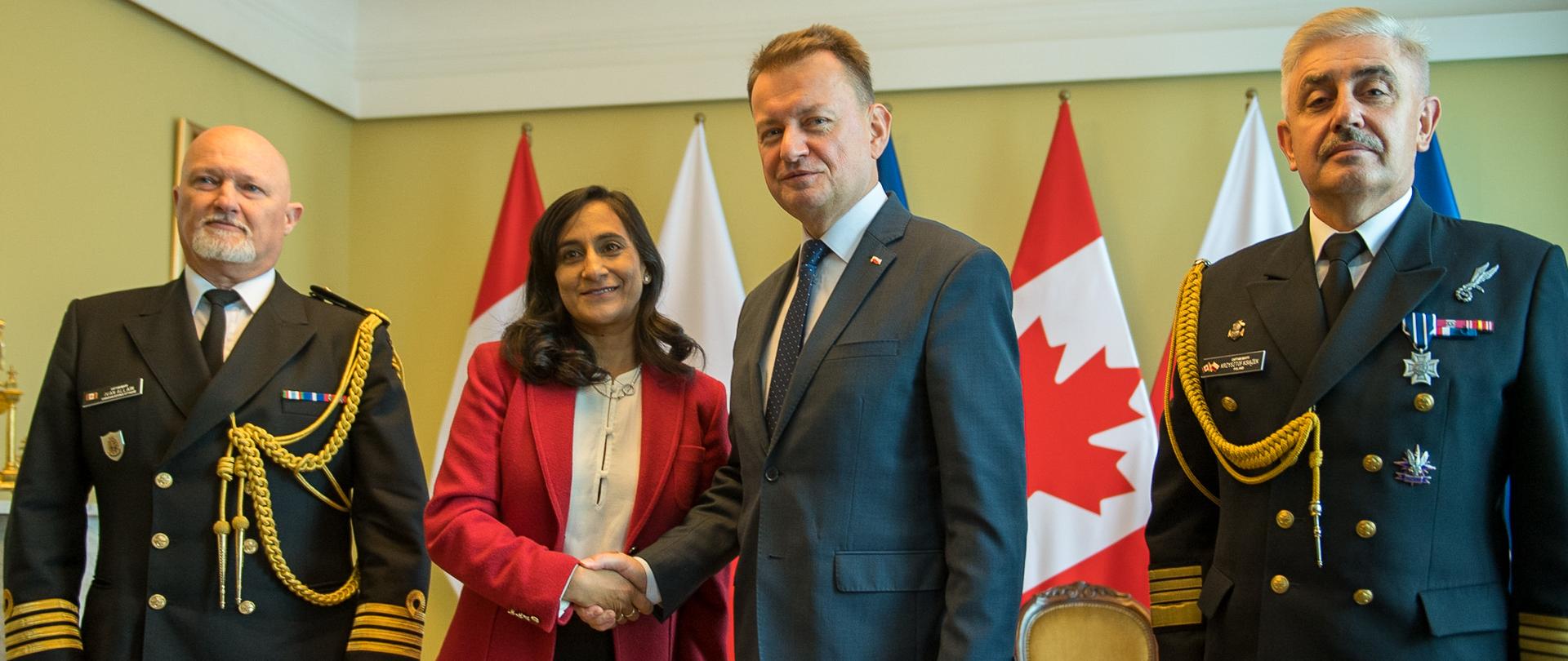 11 października br. w Warszawie, Mariusz Błaszczak, wicepremier, minister obrony narodowej, spotkał się z Anitą Anand, minister obrony Kanady.
