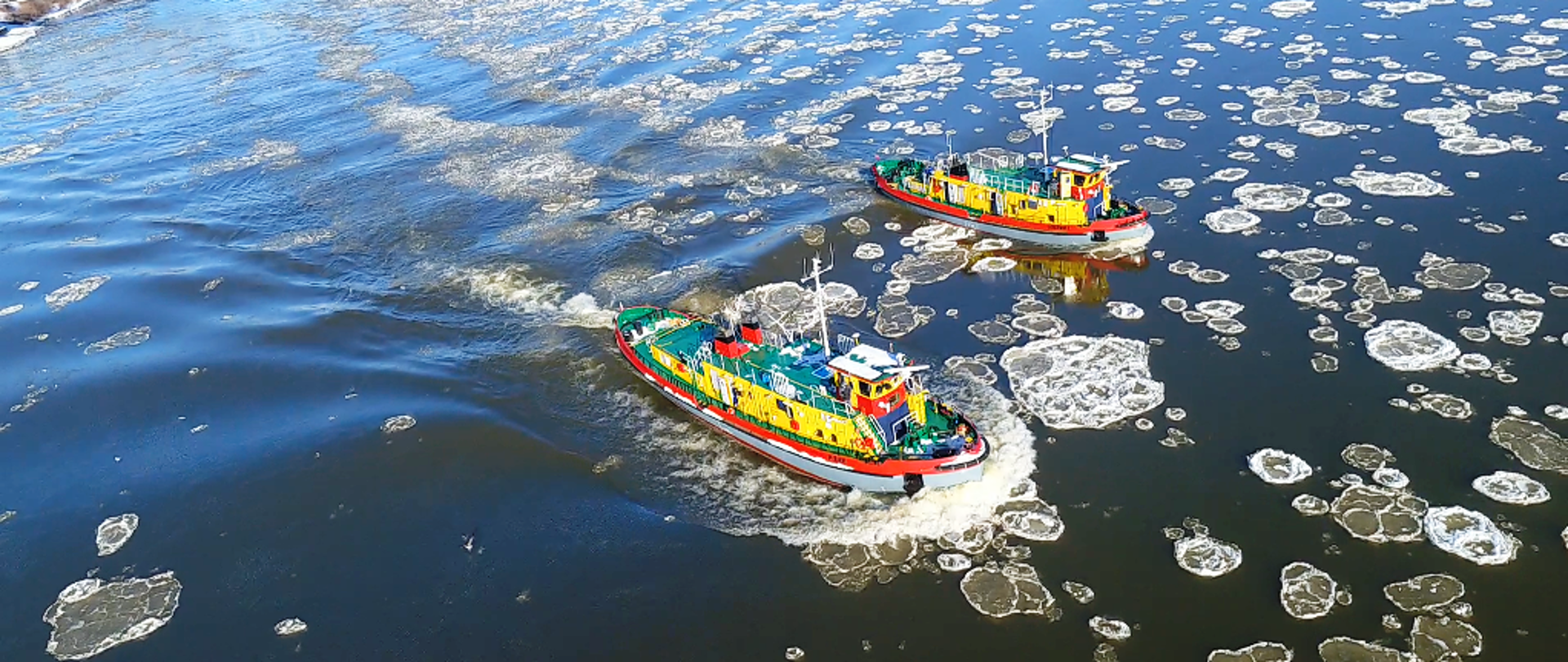 Patrol lodołamaczy Puma i Narwal z floty RZGW w Gdańsku na dolnej Wiśle