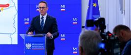 Briefing prasowy z udziałem ministra infrastruktury Dariusza Klimczaka oraz wiceministra infrastruktury Stanisława Bukowca w związku z podpisaniem umowy na budowę autostrady A2 Kijowiec - Dobryń