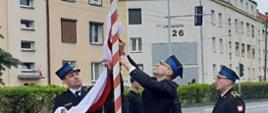 Uroczysty apel z okazji Dnia Flagi Rzeczypospolitej Polskiej.