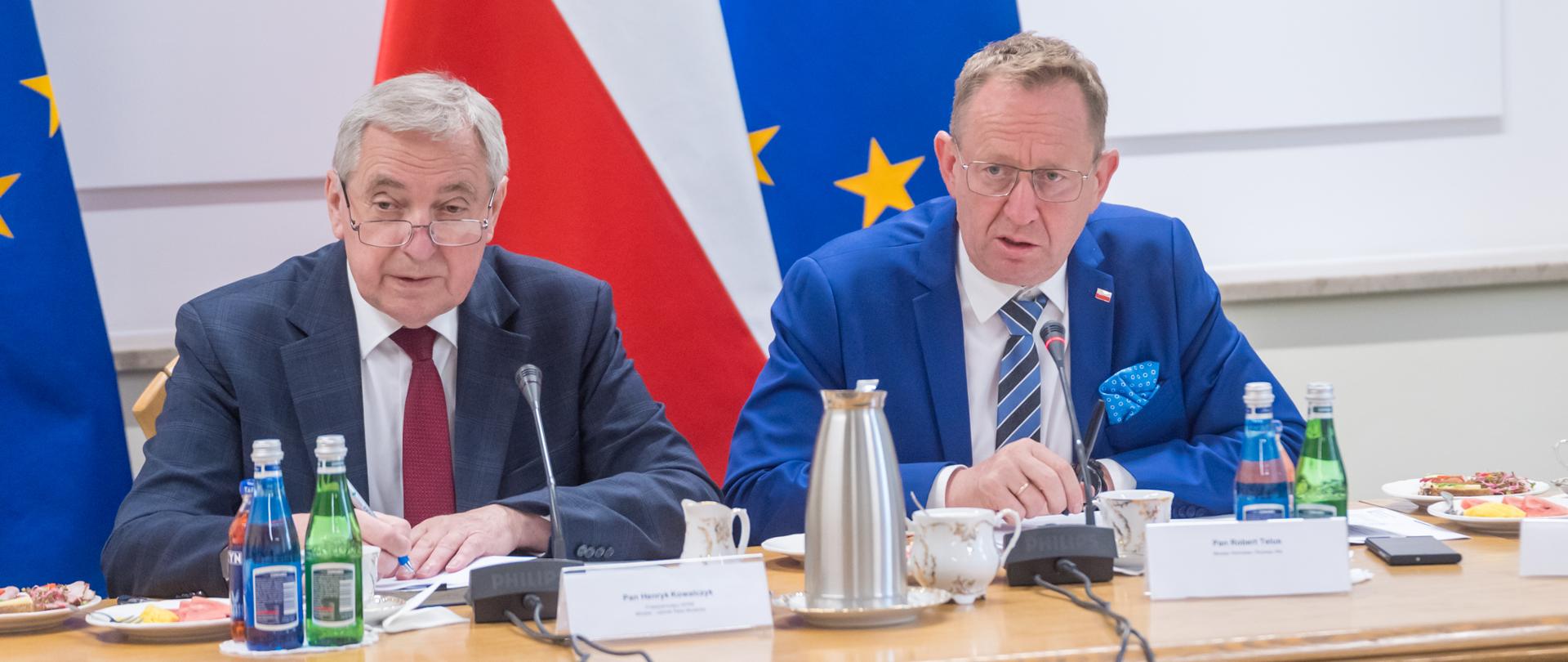 Od lewej: minister Henryk Kowalczyk i minister Robert Telus.