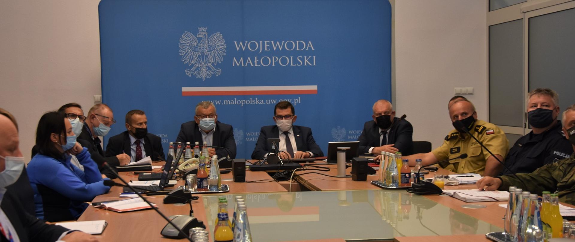 Sala konferencyjna - posiedzeniu Wojewódzkiego Zespołu Zarządzania Kryzysowego.