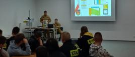 Zdjęcie przedstawia strażaków ratowników Ochotniczych Straży Pożarnych z powiatu wrzesińskiego.