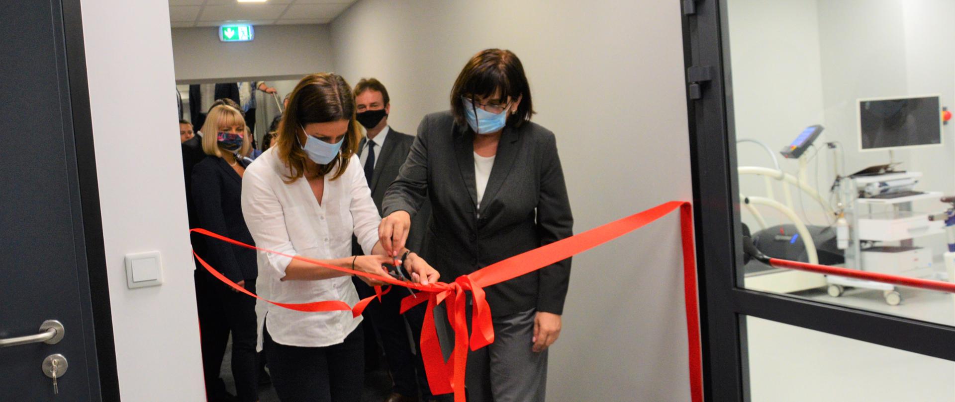 Uroczyste otwarcie. Na zdjęciu Danuta Dmowska-Andrzejuk oraz Urszula Włodarczyk 