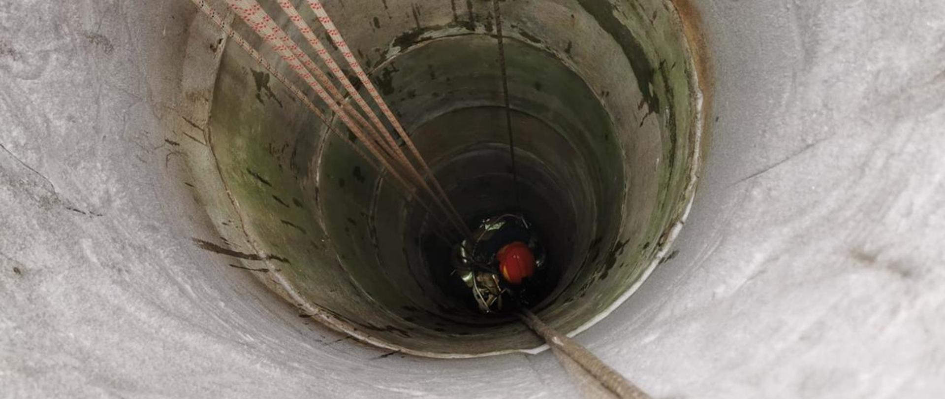 Działania ratownicze w miejscowości Sichów Duży.