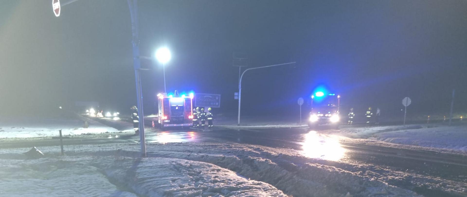 Zderzenie trzech pojazdów osobowych na DW 747