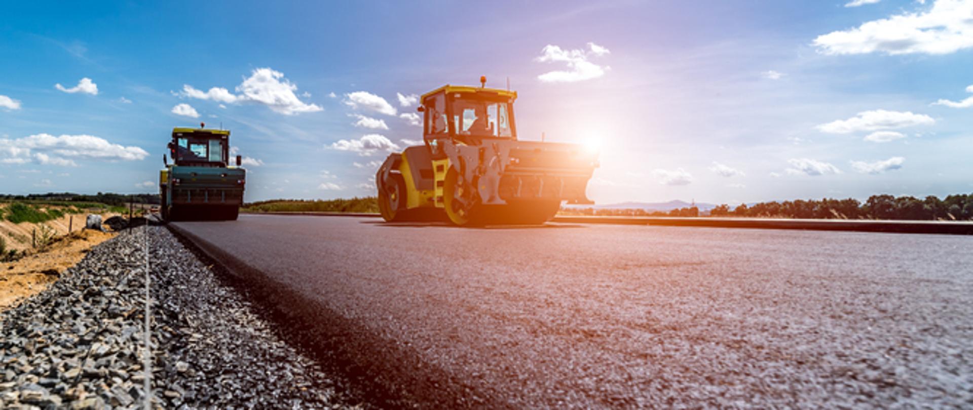 Na szosie maszyny drogowe