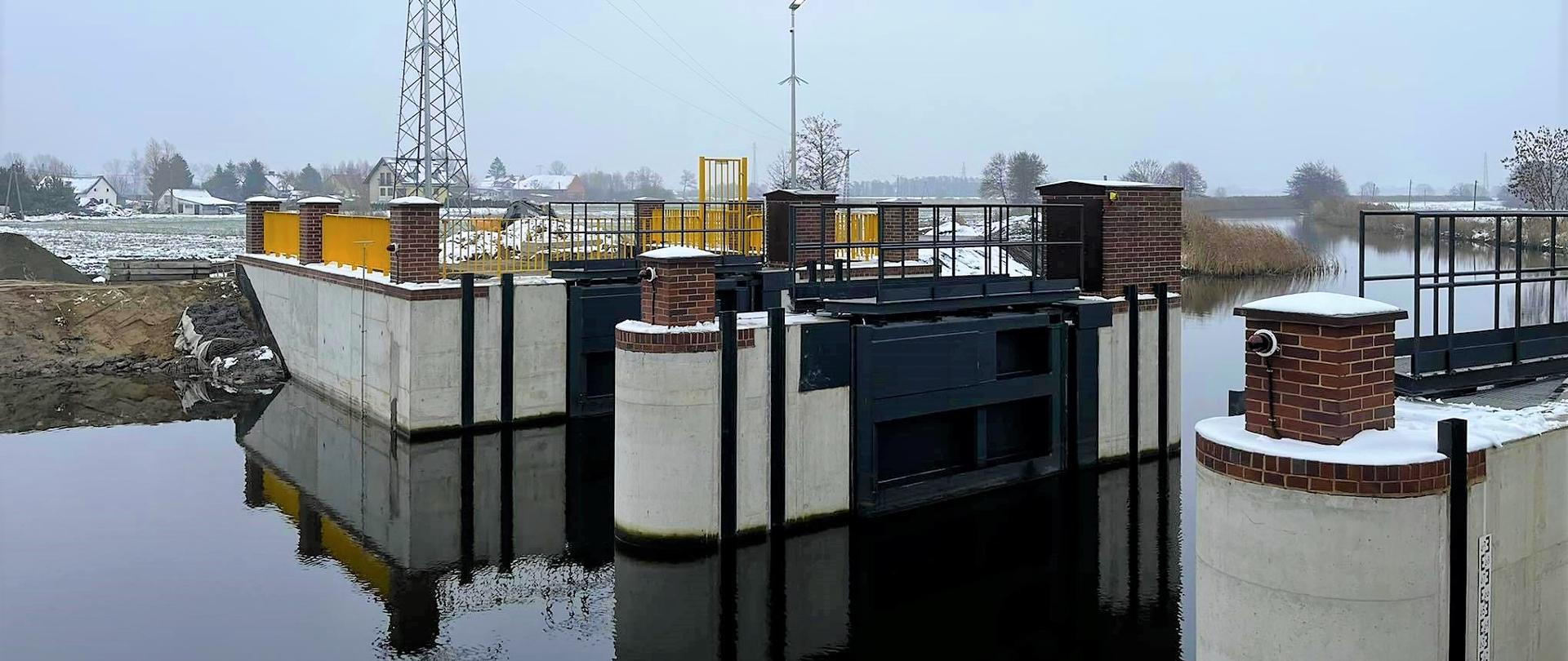 Nowe wrota sztormowe na rzece Tudze na Żuławach Wiślanych