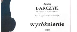 białe tło, z lewej strony zarys skrzypiec i granatowo-beżowy margines