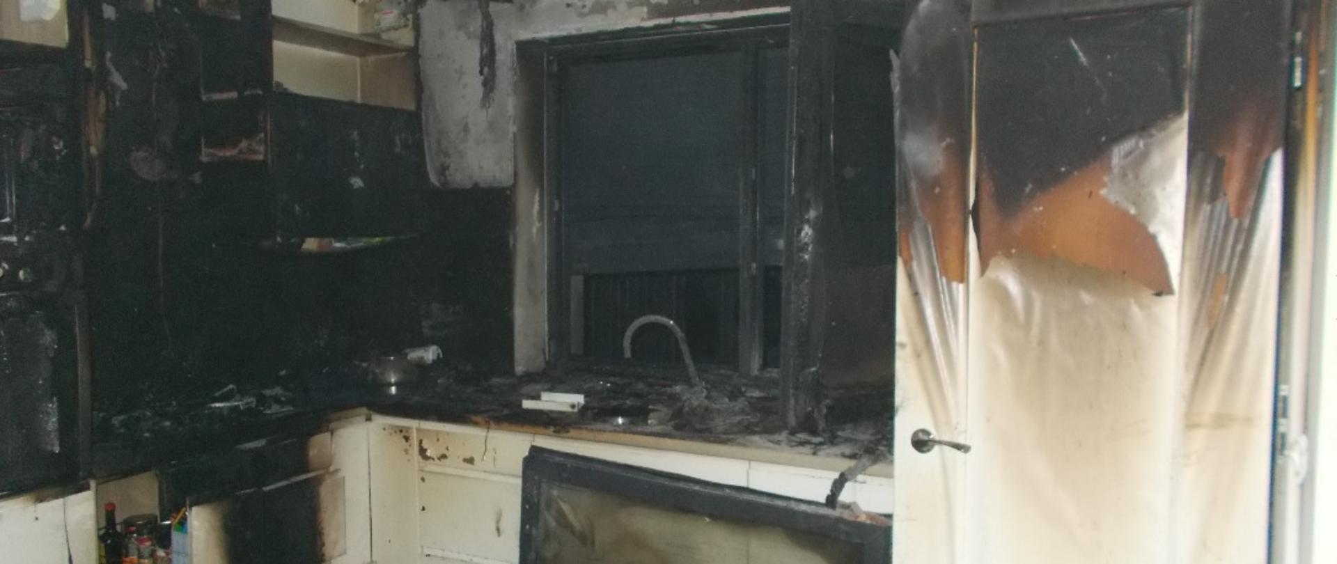 Zdjęcie przedstawia spaloną kuchnię