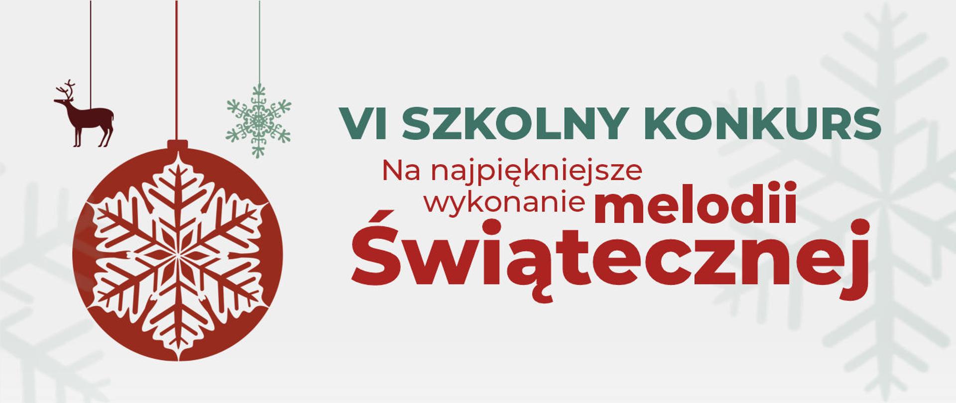 Baner przedstawia na białym tle czerwono zielone napisy. Po lewej stronie od napisów na sznurkach wiszą ozdoby świąteczne w postaci płatka śniegu, bombki z motywem płatka śniegu oraz renifera. 