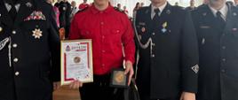Uroczyste wręczenie odznaczenia Komendanta Głównego Państowej Straży Pożarnej "Iuvenis Forti" młodemu druhowi z MD