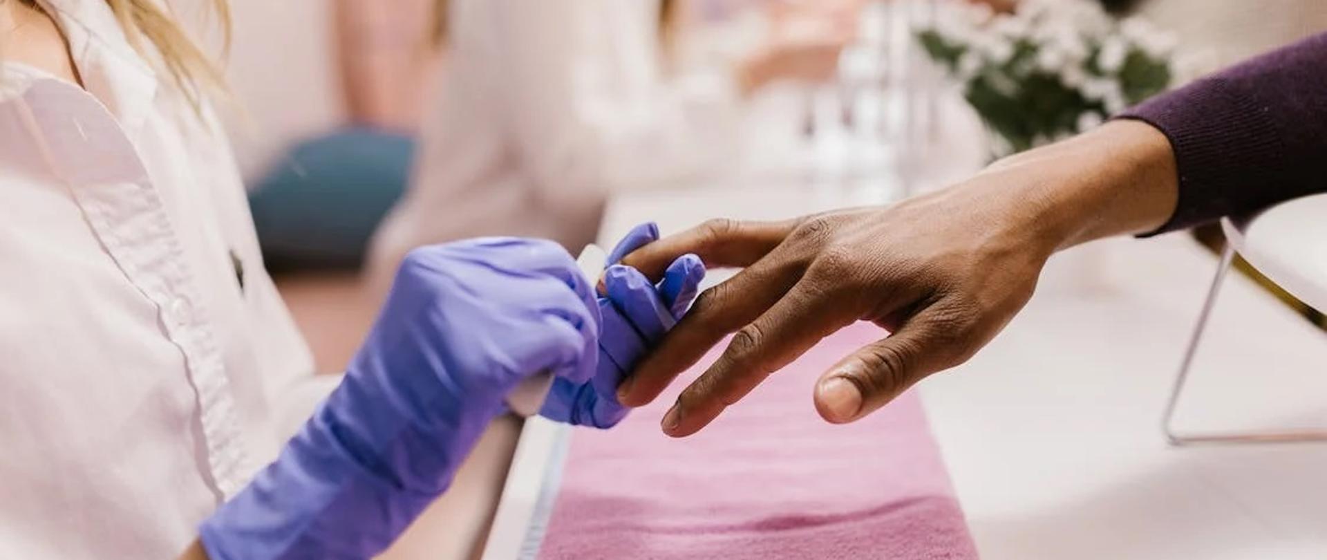 Profilaktyka zakażeń HBV i HCV w obiektach branży beauty